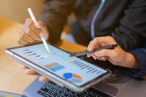 Simples Nacional precisa de contador, dados contábeis da empresa sendo apresentado por um contador