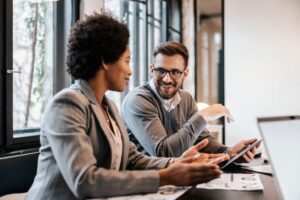 Simples Nacional precisa de contador, empresários sorridentes