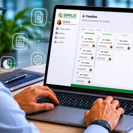 Profissional cont&aacute;bil utilizando sistema de automa&ccedil;&atilde;o cont&aacute;bil para gest&atilde;o de tarefas no Simples Nacional.